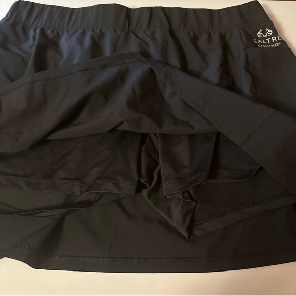 NWT Realtree Fishing Ladies Sea Side Skort, black,2XL - Picture 3 of 5